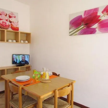 Big With Terrace Barbecue - With Private Pools And Garden 아파트